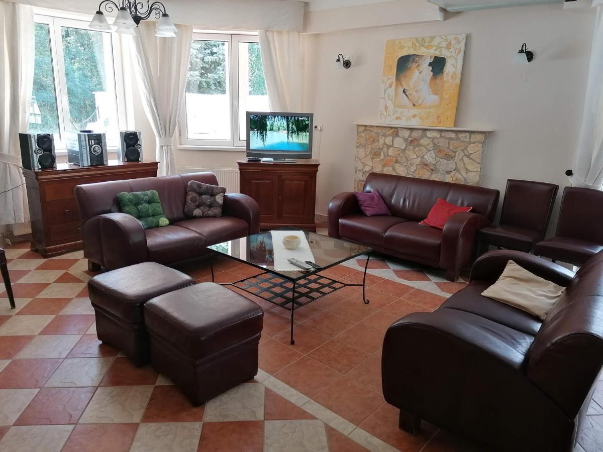 Staff Guest House Nyiregyhaza Ngoại thất bức ảnh