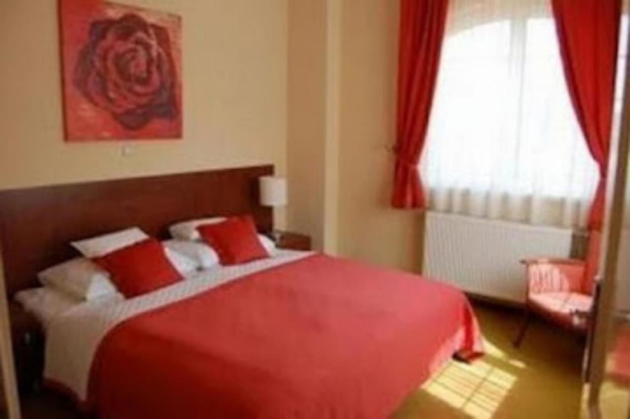 Staff Guest House Nyiregyhaza Ngoại thất bức ảnh
