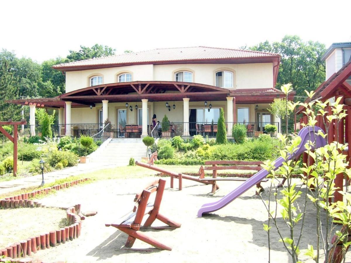 Staff Guest House Nyiregyhaza Ngoại thất bức ảnh