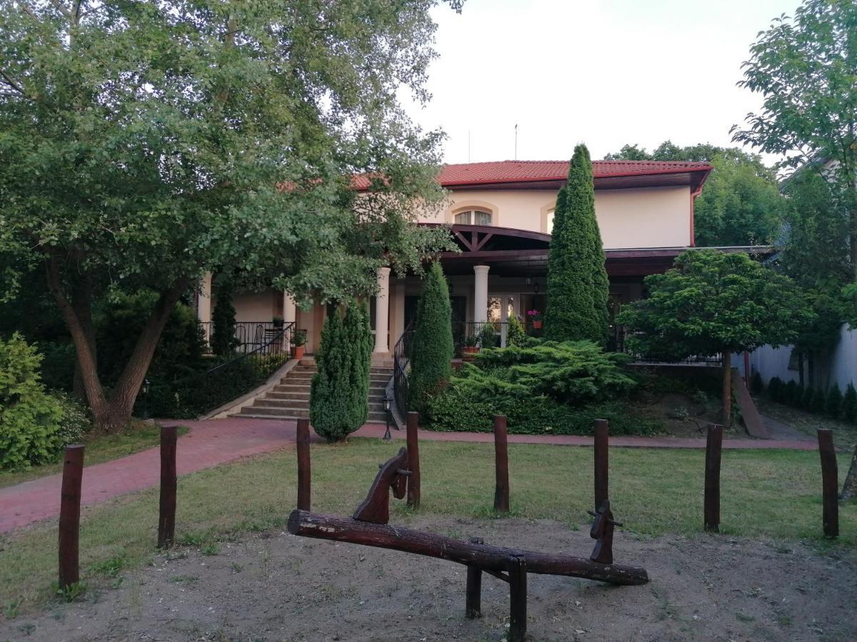 Staff Guest House Nyiregyhaza Ngoại thất bức ảnh
